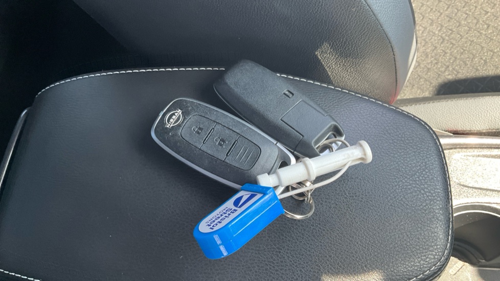 Nissan Juke 1.0 DiG-T 114 N-Connecta 5dr DCT Petrol Hatchback - Image 20