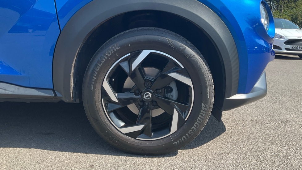 Nissan Juke 1.0 DiG-T 114 N-Connecta 5dr DCT Petrol Hatchback - Image 22