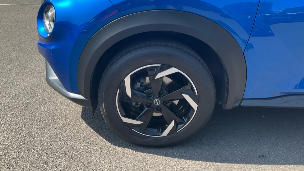 Nissan Juke 1.0 DiG-T 114 N-Connecta 5dr DCT Petrol Hatchback - Image 27