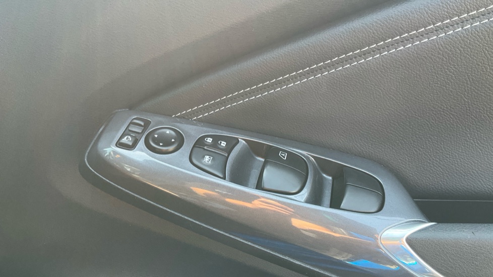 Nissan Juke 1.0 DiG-T 114 N-Connecta 5dr DCT Petrol Hatchback - Image 29