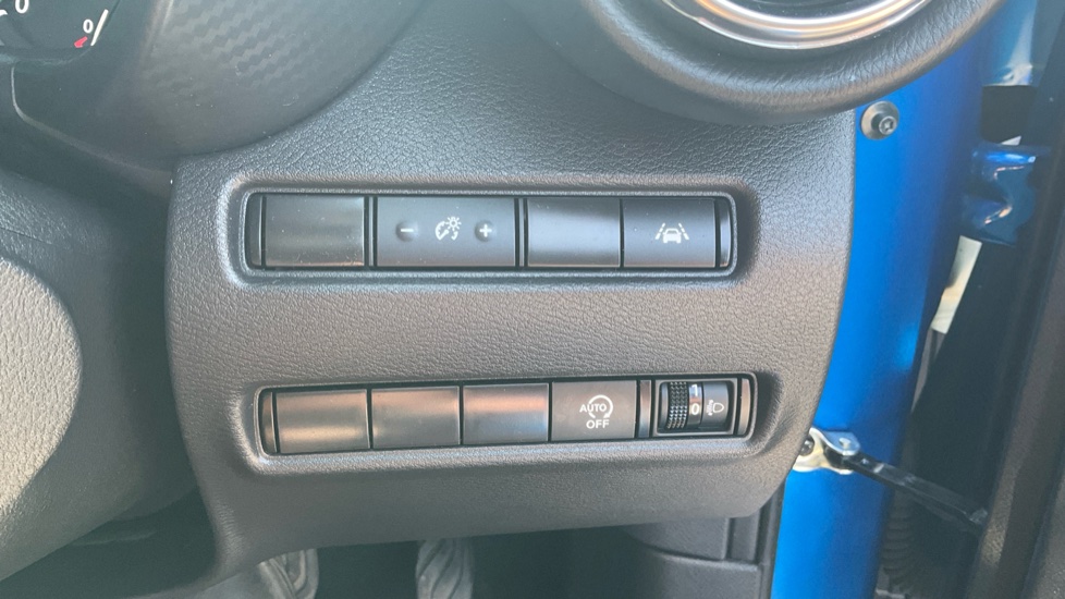 Nissan Juke 1.0 DiG-T 114 N-Connecta 5dr DCT Petrol Hatchback - Image 30