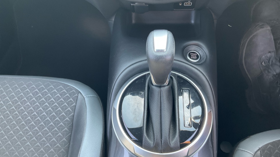 Nissan Juke 1.0 DiG-T 114 N-Connecta 5dr DCT Petrol Hatchback - Image 36