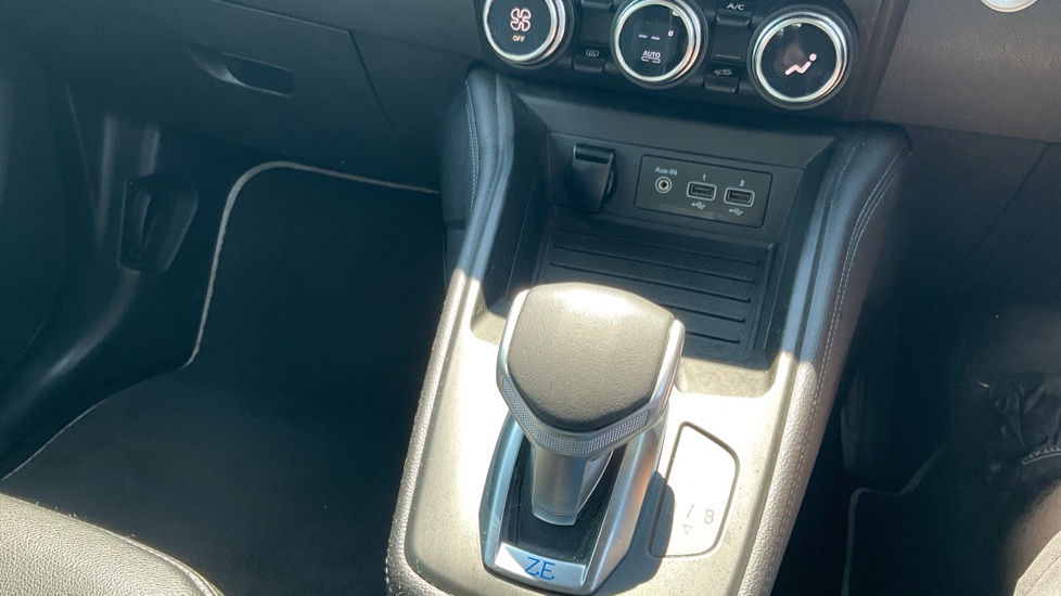 Renault Zoe 100kW i GT Line R135 50kWh 5dr Auto Electric Hatchback - Image 28