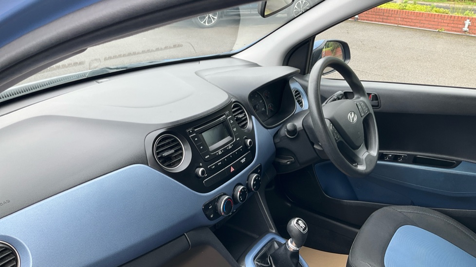 Hyundai i10 1.2 SE 5dr Petrol Hatchback - Image 9