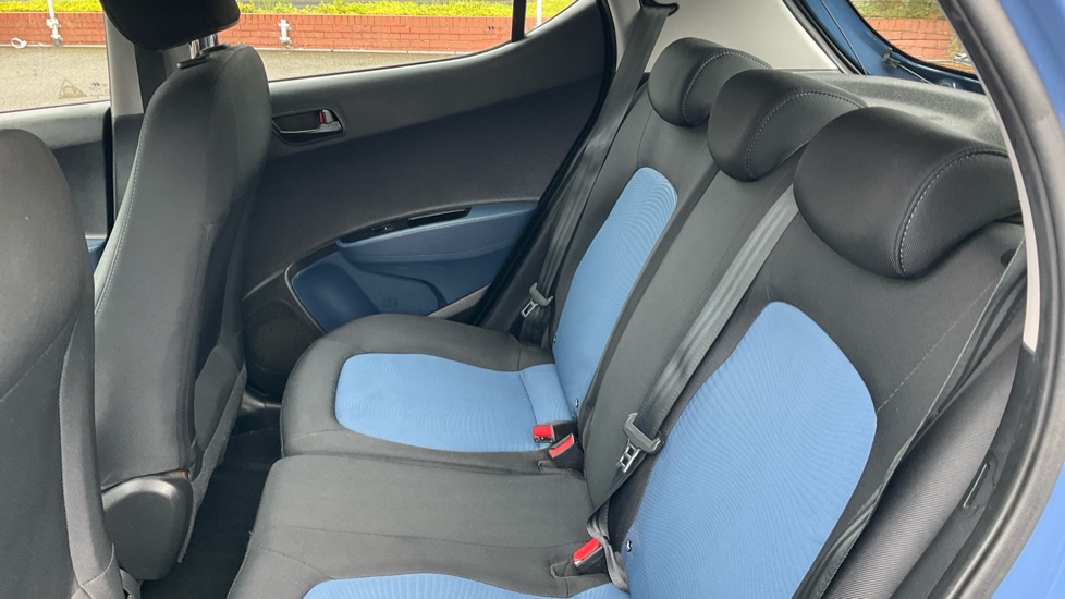 Hyundai i10 1.2 SE 5dr Petrol Hatchback - Image 16