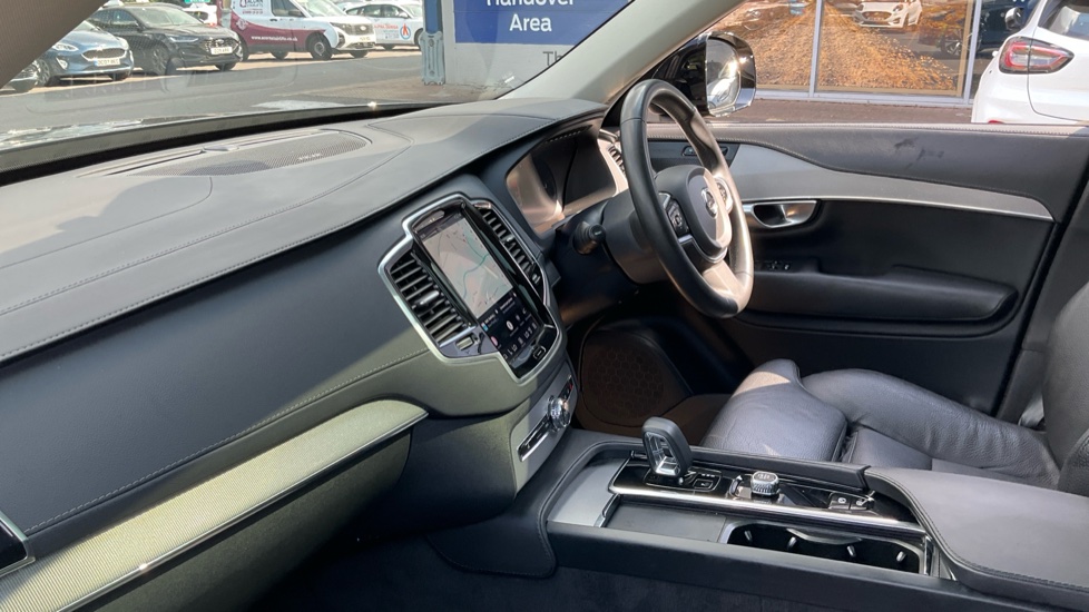 Volvo XC90 2.0 B5P [250] Plus Dark 5dr AWD Geartronic Petrol Estate - Image 9
