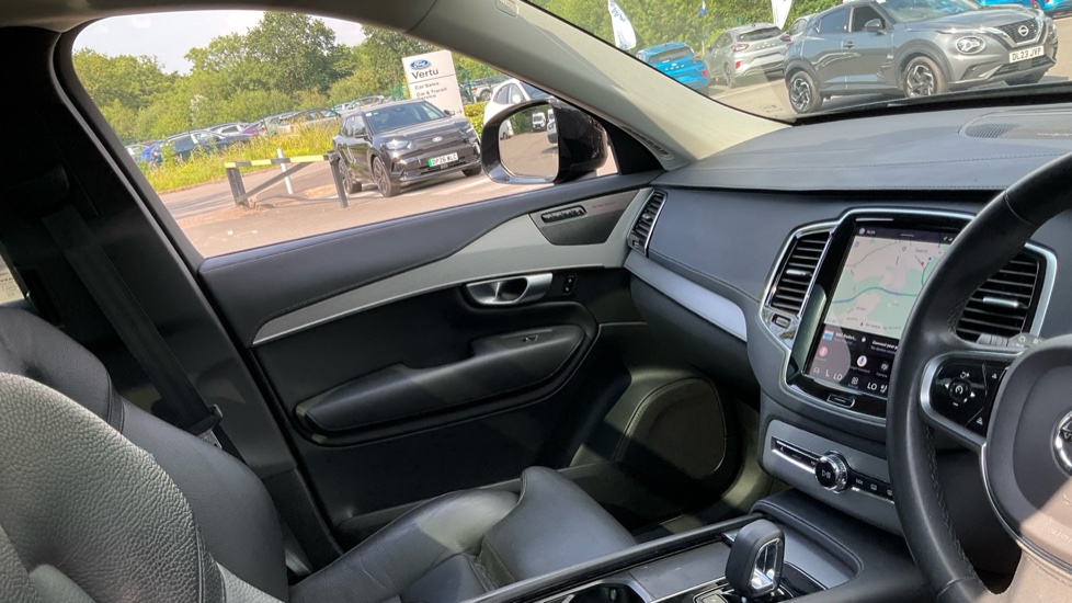 Volvo XC90 2.0 B5P [250] Plus Dark 5dr AWD Geartronic Petrol Estate - Image 14