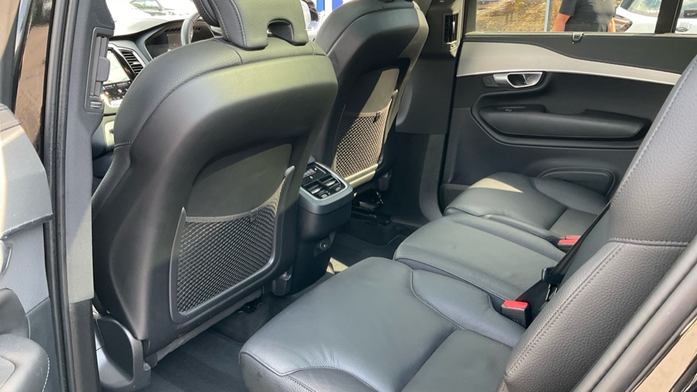 Volvo XC90 2.0 B5P [250] Plus Dark 5dr AWD Geartronic Petrol Estate - Image 16
