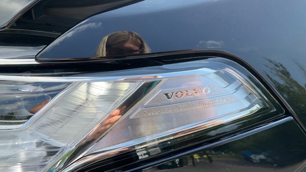 Volvo XC90 2.0 B5P [250] Plus Dark 5dr AWD Geartronic Petrol Estate - Image 26