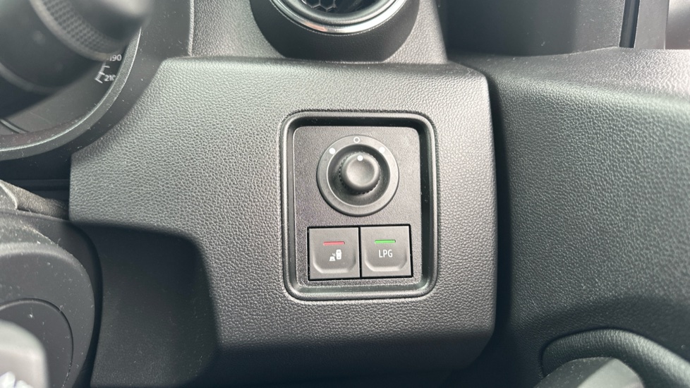 Dacia Duster 1.0 TCe 100 Prestige 5dr Bi Fuel Estate - Image 20