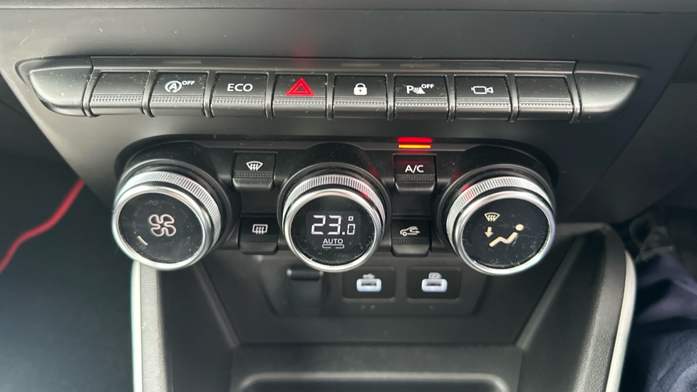 Dacia Duster 1.0 TCe 100 Prestige 5dr Bi Fuel Estate - Image 31
