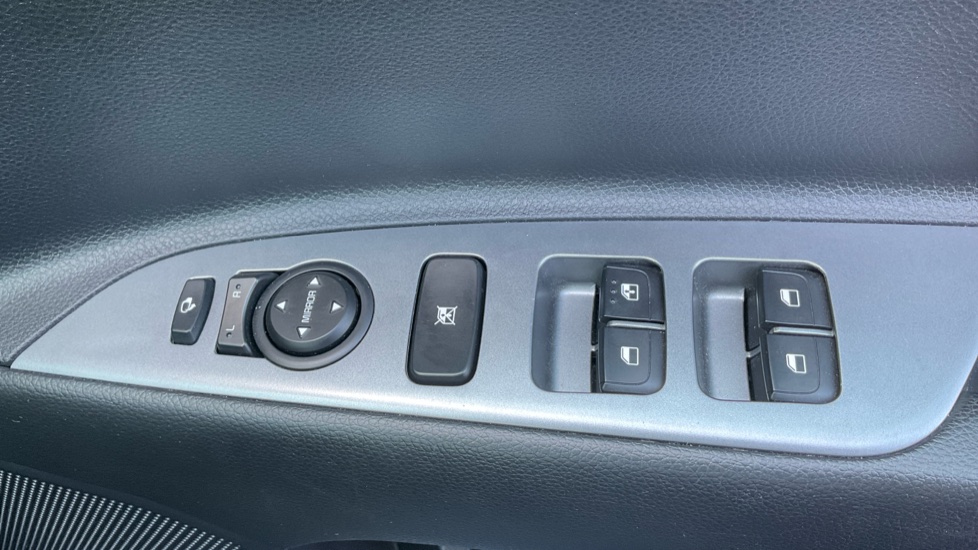 Kia Stonic 1.0T GDi 48V GT-Line S 5dr Petrol Estate - Image 32