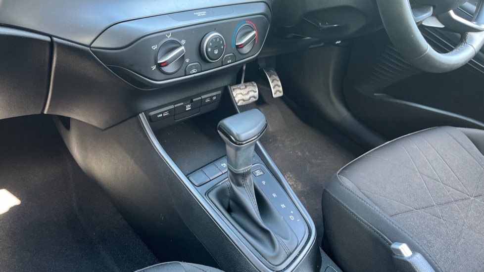 Hyundai BAYON 1.0 TGDi 48V MHEV SE Connect 5dr DCT Petrol Hatchback - Image 13