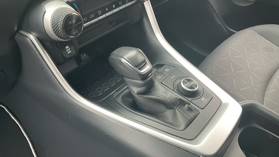 Toyota RAV4 2.5 VVT-i Hybrid Design 5dr CVT Hybrid Estate - Image 13