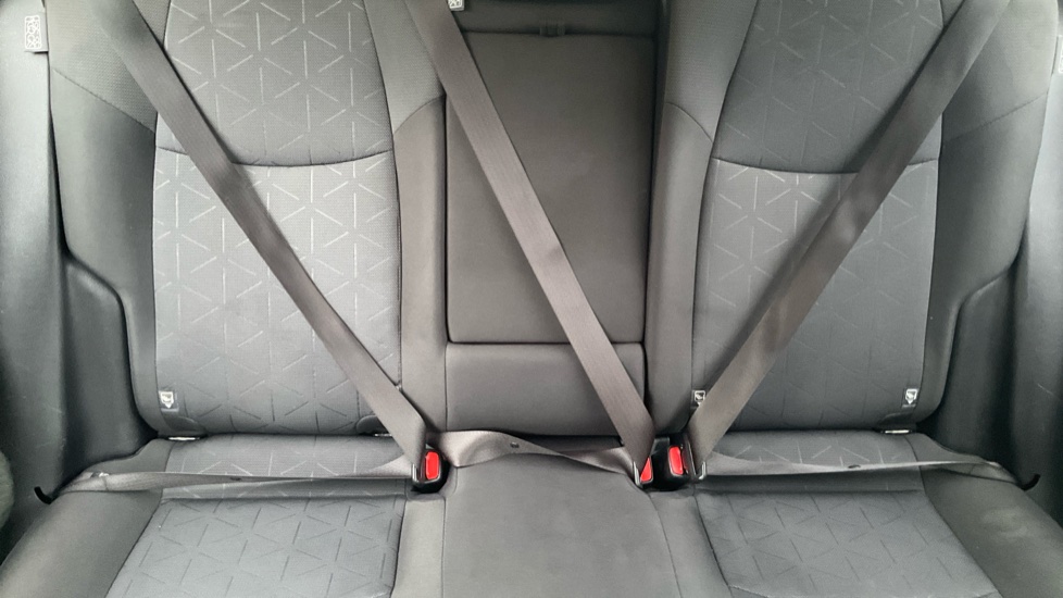 Toyota RAV4 2.5 VVT-i Hybrid Design 5dr CVT Hybrid Estate - Image 15
