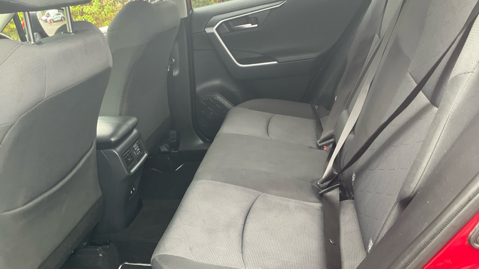 Toyota RAV4 2.5 VVT-i Hybrid Design 5dr CVT Hybrid Estate - Image 16