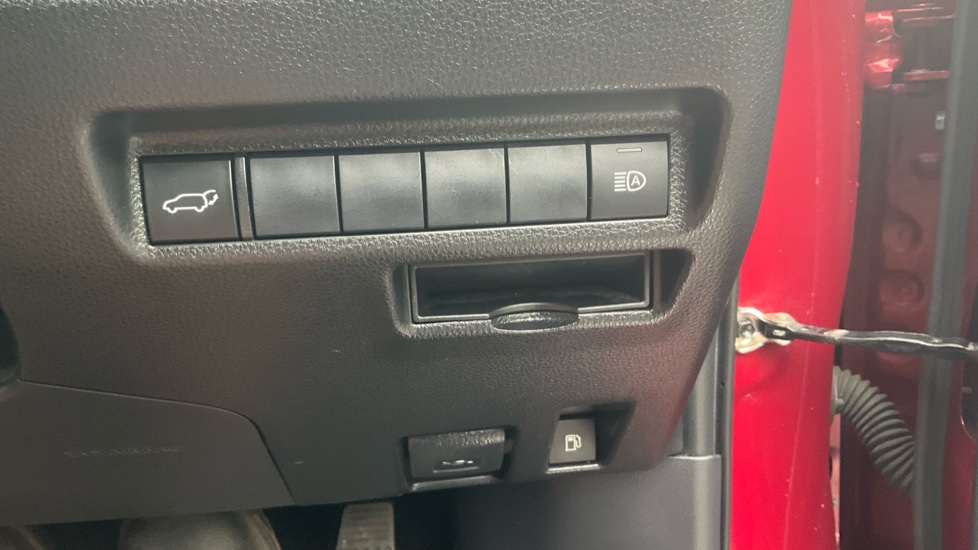 Toyota RAV4 2.5 VVT-i Hybrid Design 5dr CVT Hybrid Estate - Image 30