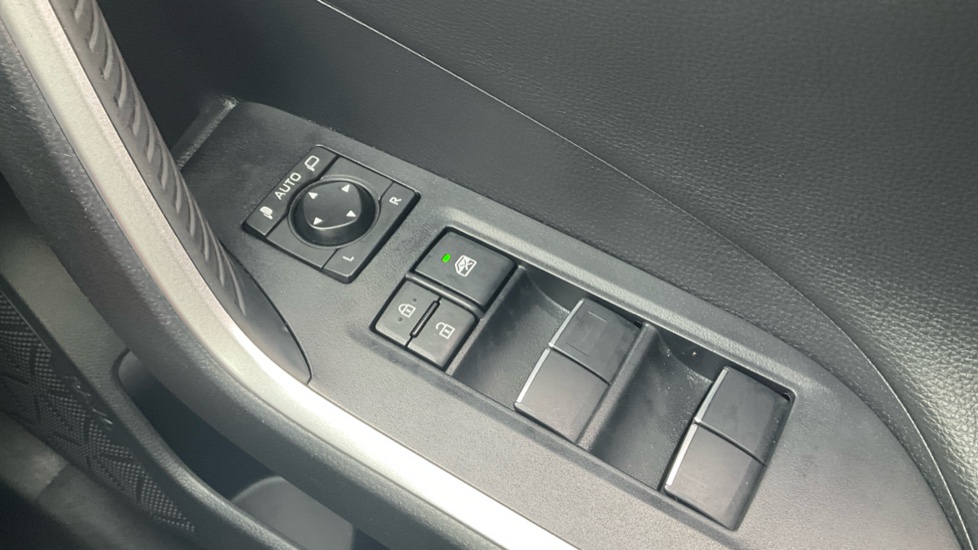 Toyota RAV4 2.5 VVT-i Hybrid Design 5dr CVT Hybrid Estate - Image 31