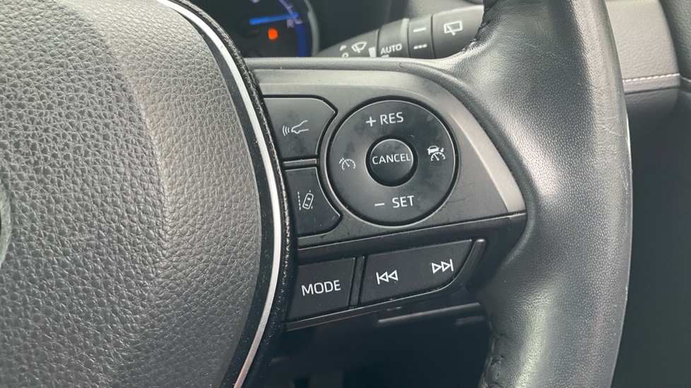 Toyota RAV4 2.5 VVT-i Hybrid Design 5dr CVT Hybrid Estate - Image 32