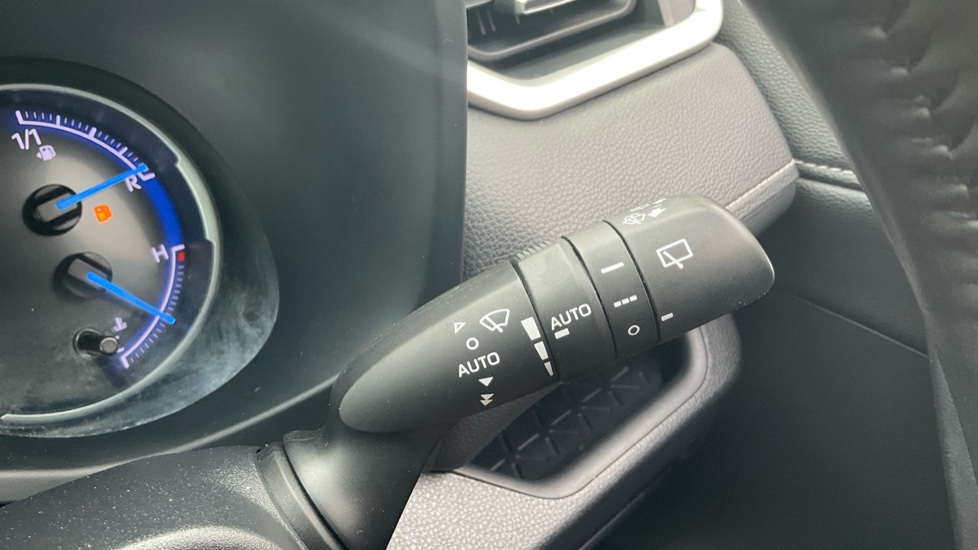 Toyota RAV4 2.5 VVT-i Hybrid Design 5dr CVT Hybrid Estate - Image 34