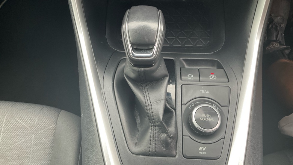 Toyota RAV4 2.5 VVT-i Hybrid Design 5dr CVT Hybrid Estate - Image 36