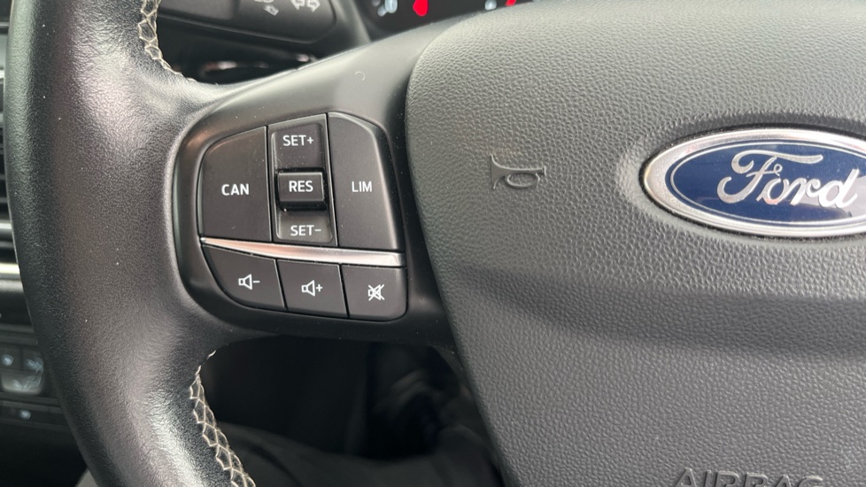 Ford Fiesta 1.1 Zetec 3dr Petrol Hatchback - Image 21