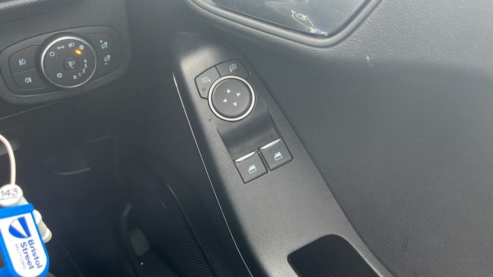 Ford Fiesta 1.1 Zetec 3dr Petrol Hatchback - Image 26