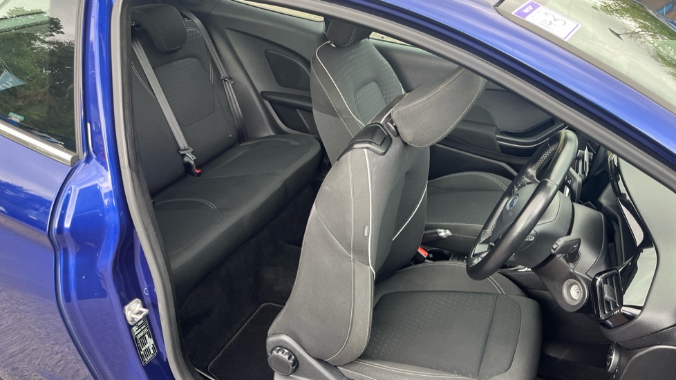 Ford Fiesta 1.1 Zetec 3dr Petrol Hatchback - Image 37