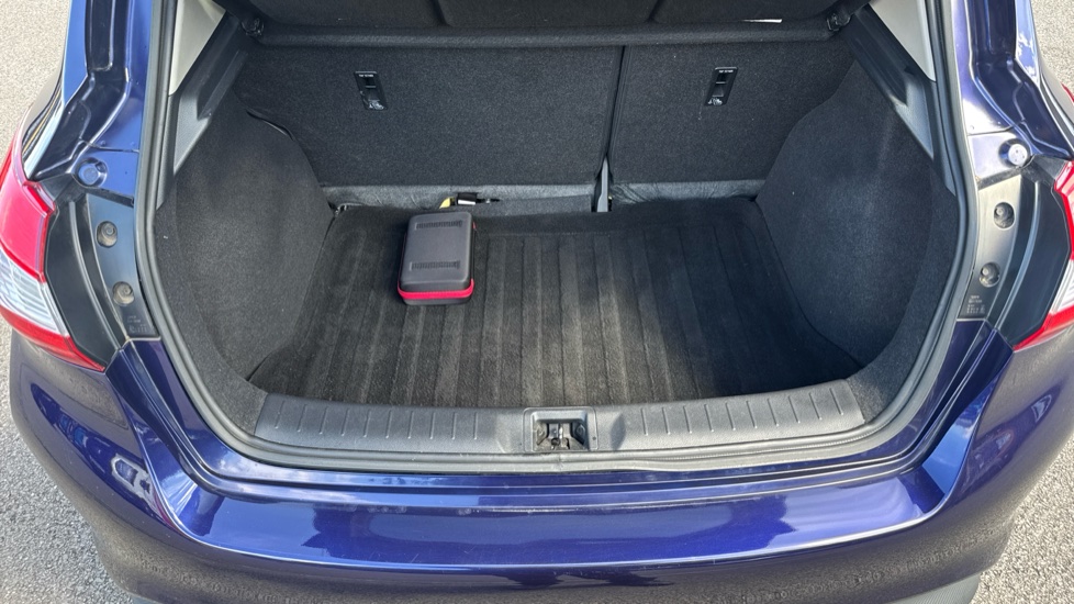 Nissan Pulsar 1.2 DiG-T Tekna 5dr Petrol Hatchback - Image 4