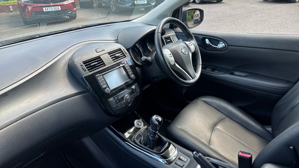 Nissan Pulsar 1.2 DiG-T Tekna 5dr Petrol Hatchback - Image 9
