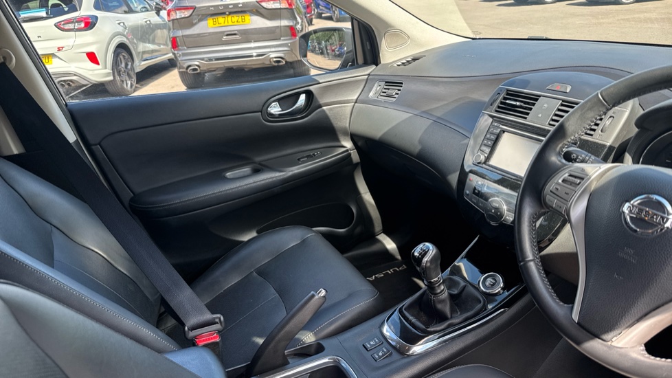 Nissan Pulsar 1.2 DiG-T Tekna 5dr Petrol Hatchback - Image 14