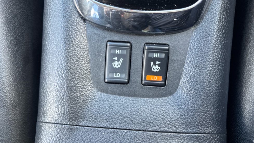 Nissan Pulsar 1.2 DiG-T Tekna 5dr Petrol Hatchback - Image 27
