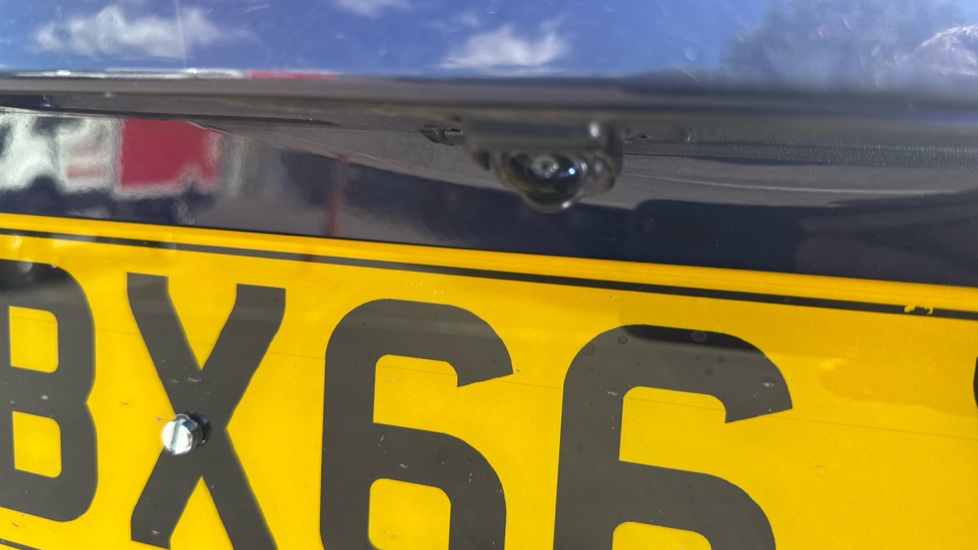 Nissan Pulsar 1.2 DiG-T Tekna 5dr Petrol Hatchback - Image 34