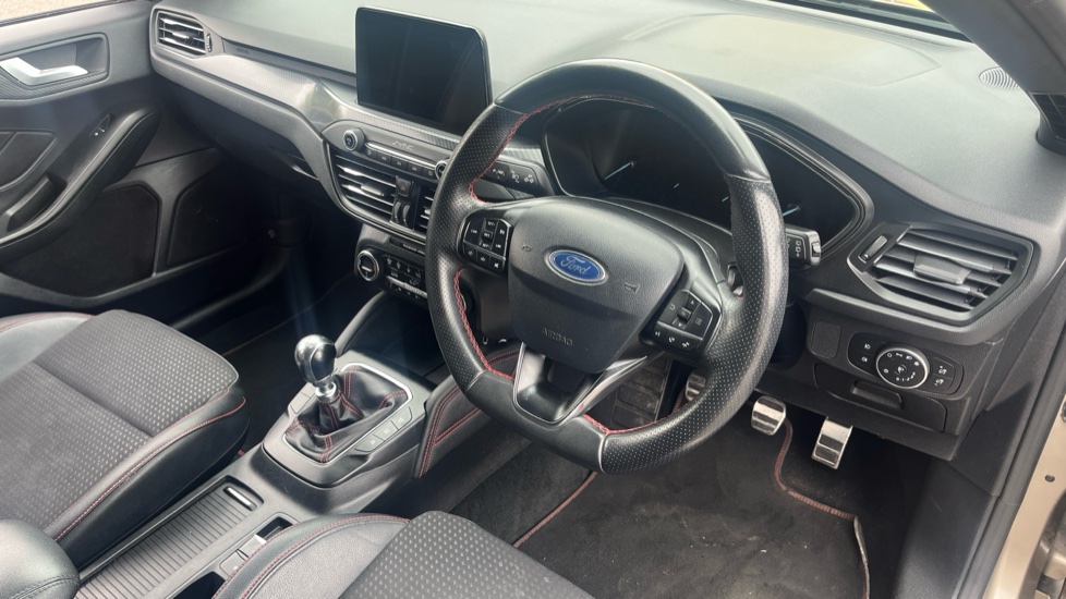 Ford Focus 1.0 EcoBoost 125 ST-Line X 5dr Petrol Hatchback - Image 11