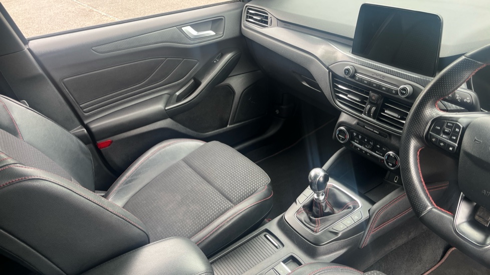 Ford Focus 1.0 EcoBoost 125 ST-Line X 5dr Petrol Hatchback - Image 14