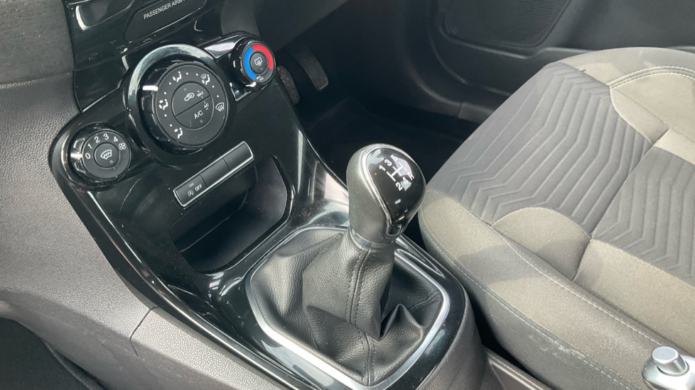 Ford Fiesta 1.0 EcoBoost Zetec 5dr Petrol Hatchback - Image 13