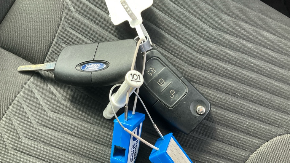 Ford Fiesta 1.0 EcoBoost Zetec 5dr Petrol Hatchback - Image 20
