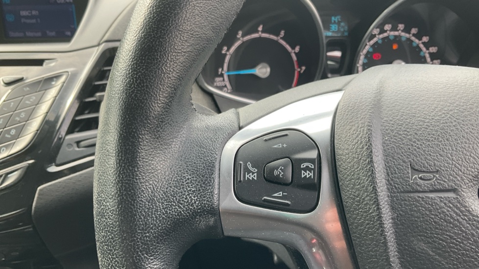 Ford Fiesta 1.0 EcoBoost Zetec 5dr Petrol Hatchback - Image 31