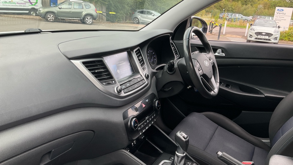 Hyundai TUCSON 1.7 CRDi Blue Drive SE Nav 5dr 2WD Diesel Estate - Image 9