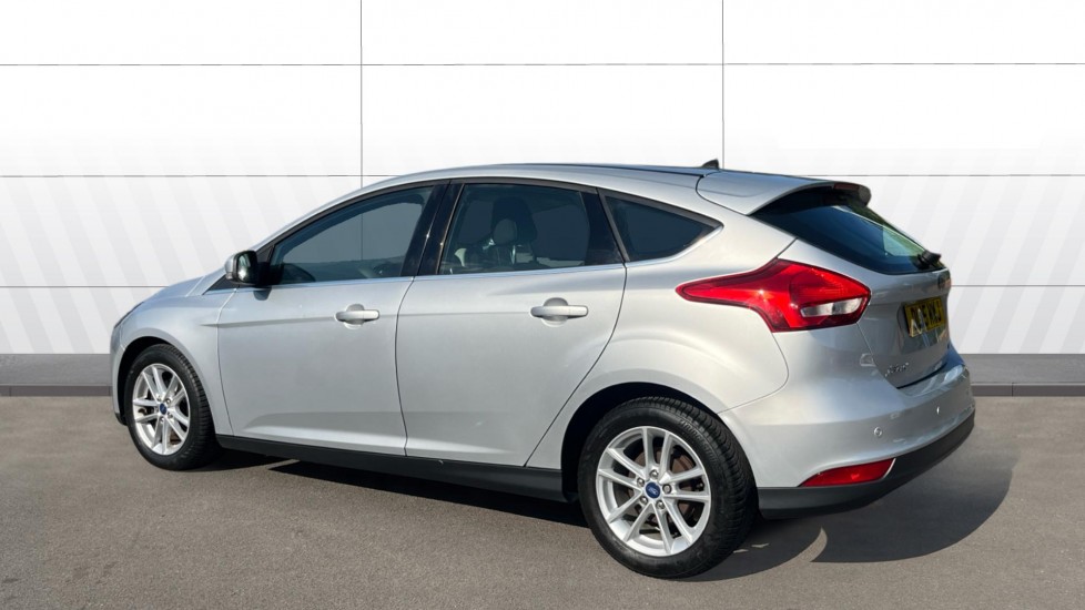 Ford Focus 1.0 EcoBoost Zetec 5dr Petrol Hatchback - Image 2