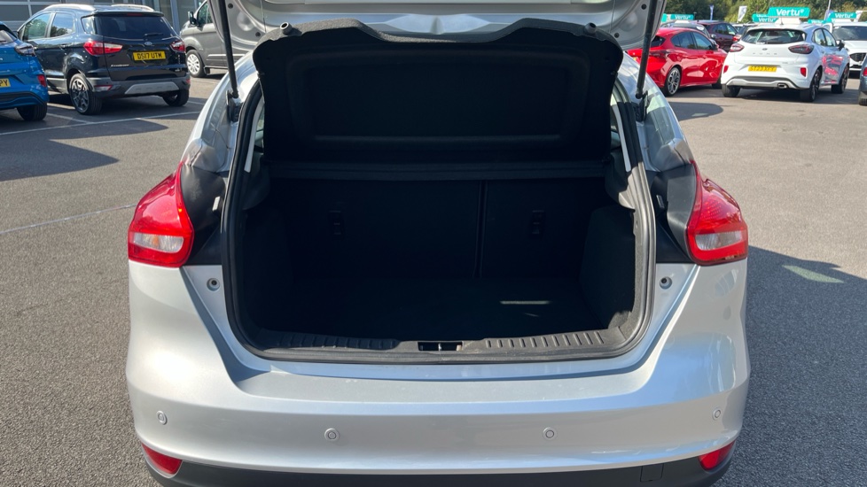 Ford Focus 1.0 EcoBoost Zetec 5dr Petrol Hatchback - Image 4