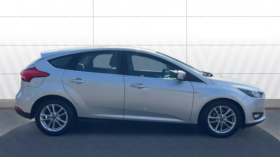 Ford Focus 1.0 EcoBoost Zetec 5dr Petrol Hatchback - Image 5