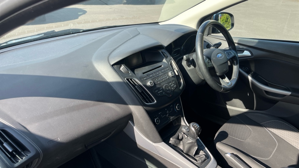Ford Focus 1.0 EcoBoost Zetec 5dr Petrol Hatchback - Image 9