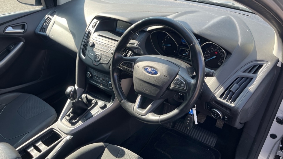 Ford Focus 1.0 EcoBoost Zetec 5dr Petrol Hatchback - Image 11