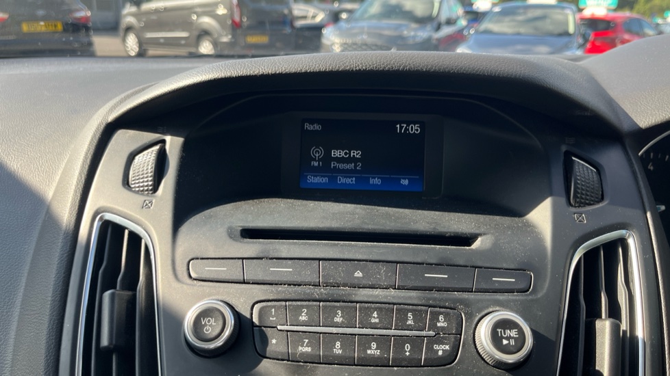 Ford Focus 1.0 EcoBoost Zetec 5dr Petrol Hatchback - Image 12