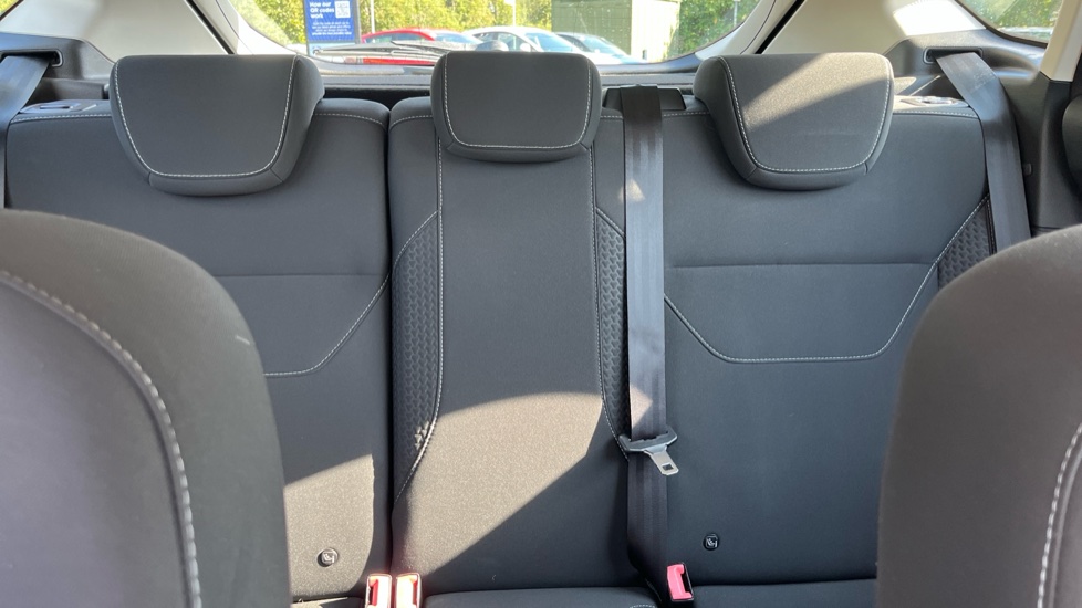 Ford Focus 1.0 EcoBoost Zetec 5dr Petrol Hatchback - Image 15