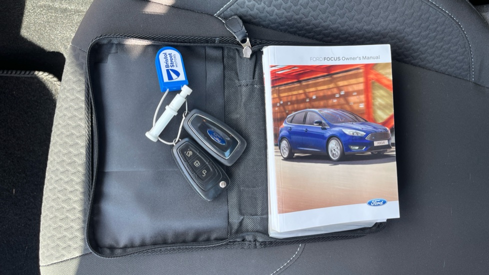 Ford Focus 1.0 EcoBoost Zetec 5dr Petrol Hatchback - Image 19