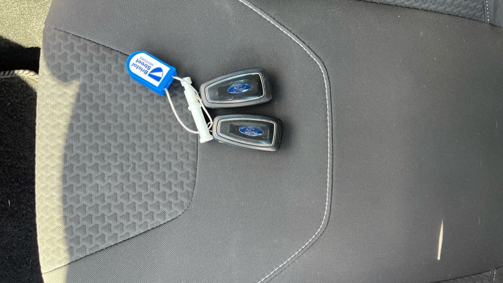 Ford Focus 1.0 EcoBoost Zetec 5dr Petrol Hatchback - Image 20