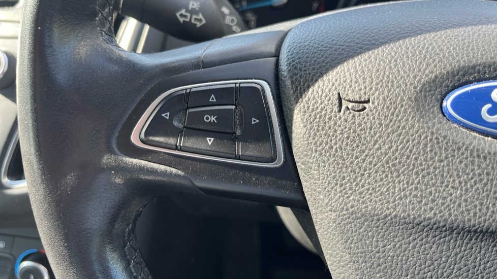 Ford Focus 1.0 EcoBoost Zetec 5dr Petrol Hatchback - Image 21