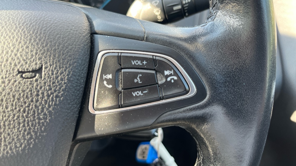 Ford Focus 1.0 EcoBoost Zetec 5dr Petrol Hatchback - Image 22